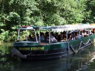  Uno de nuestros barcos , Harry Stevens